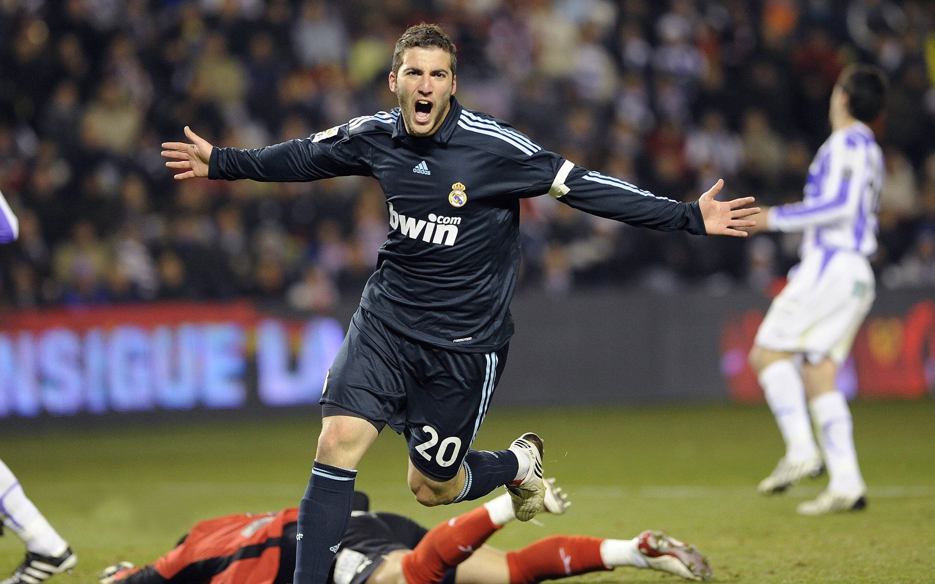 《Apex Legends》赛事全球巡回，现场气氛火爆，apexalgs比赛