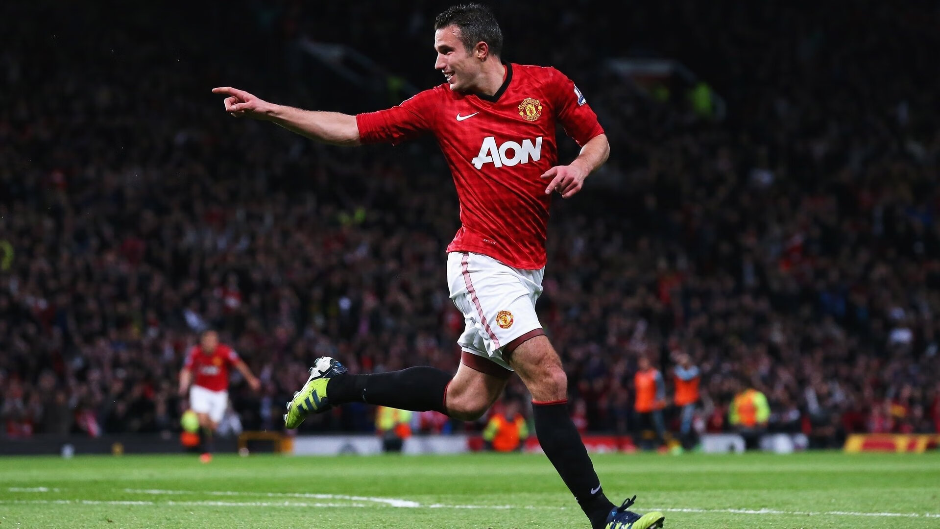 欧冠教练团队赛前制定详细战术